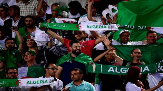  ترحيل مشجع جزائري من مصر بسبب لافتة سياسية