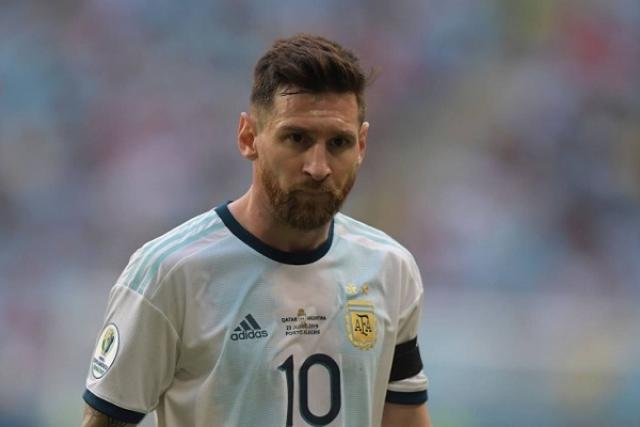 نجم كرة القدم الأرجنتيني ليونيل ميسي مهاجم برشلونة الإسباني