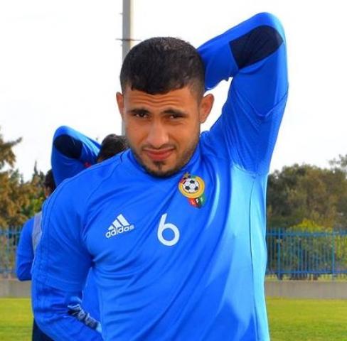 الدولي الليبي محمد الترهوني لاعب فريق الأهلي طرابلس لكرة القدم ق