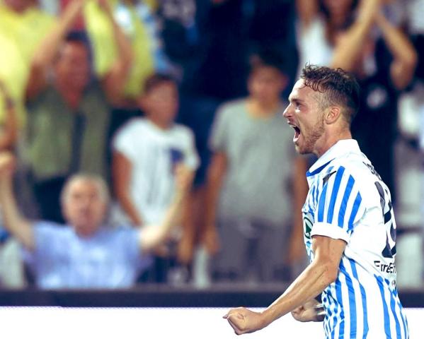 مانويل لا تزاري لاعب فريق سبال