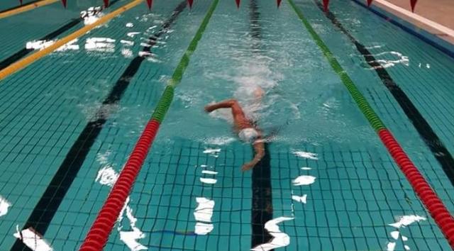 عدي رشدي يأتي رابعاً في 100 متر سباحة حرة