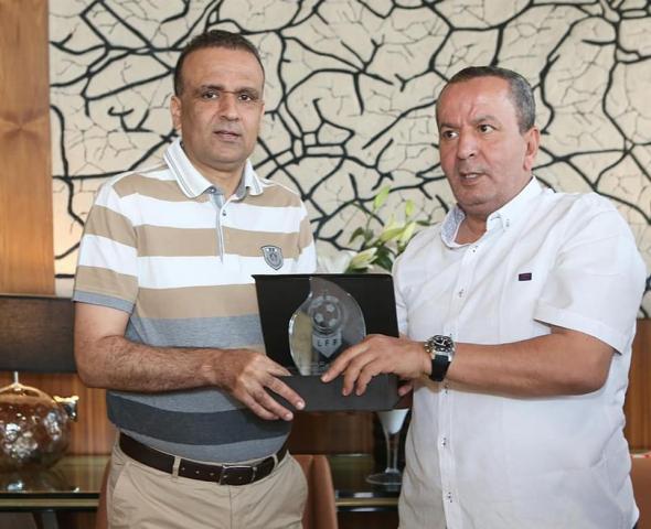 الشلماني يكرم رئيس الجامعة التونسية لكرة القدم 