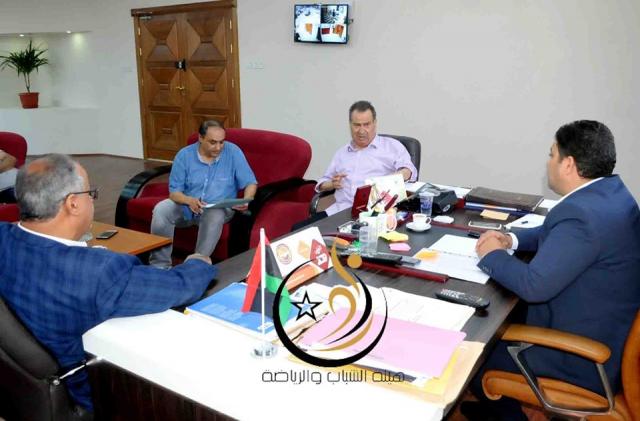 جانب من أجتماع ئيس الهيئة العامة للشباب والرياضة بالحكومة الليبية المؤقتة