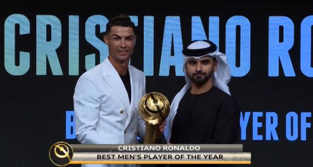 رونالدو يتوج بجائزة أفضل لاعب في العالم 