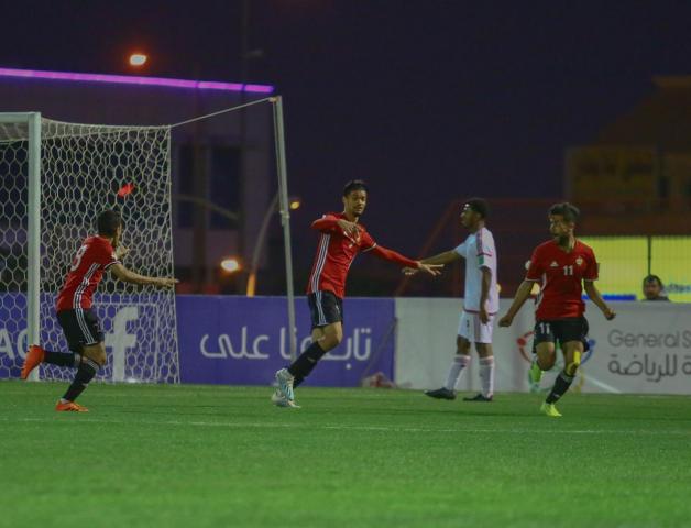فرحة إبراهيم المصراتي بالهدف الذي سجله في مرمي الإمارات 