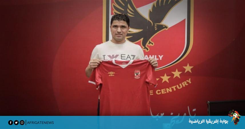 طارق التائب لاعب فريق الهلال السعودي السابق