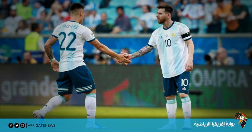 اللاعبان لاوتارو مارتينيز وليونيل ميسي