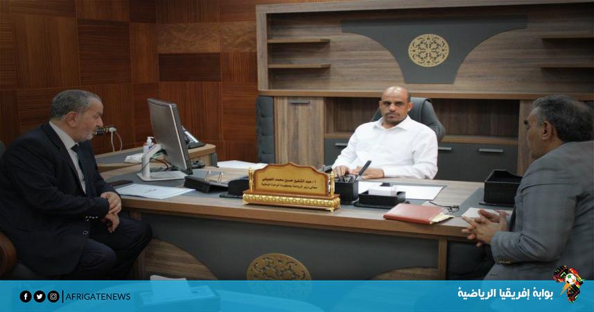وزير الرياضة يعقد اجتماعا موسعا مع رئيس اتحاد الكرة الليبي