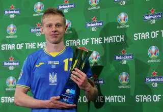 زينشينكو يفوز بجائزة رجل مباراة أوكرانيا والسويد