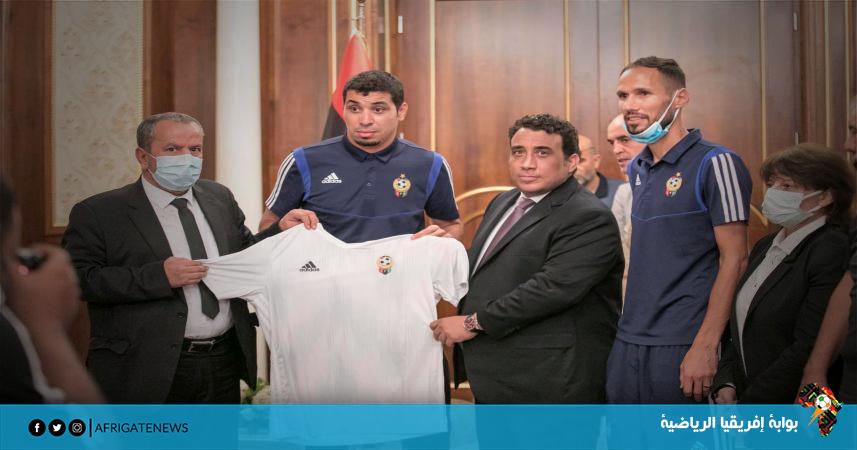 رئيس المجلس الرئاسي الليبي يستقبل بعثة المنتخب الوطني لكرة القدم 
