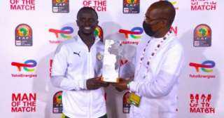 ماني يتوج بجائزة أفضل لاعب فى مباراة السنغال وبوركينا فاسو