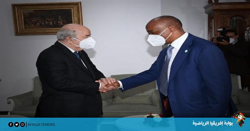 رئيس الجزائر يلتقي مع رئيس الكاف